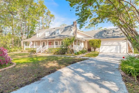 House in Port Orange, Florida 5 bedrooms, 493.4 sq.m. № 1613826 - photo 1