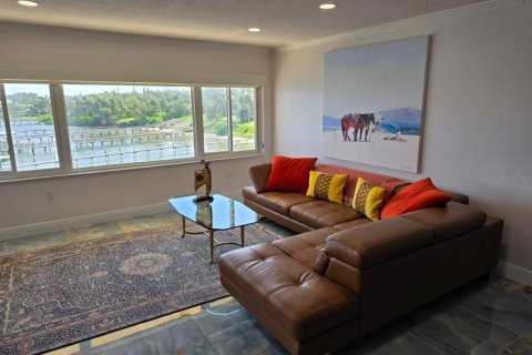 Condo in Belleair Bluffs, Florida, 2 bedrooms  № 1844960 - photo 14