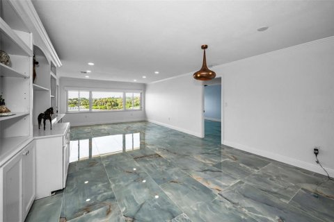 Condo in Belleair Bluffs, Florida, 2 bedrooms  № 1844960 - photo 20