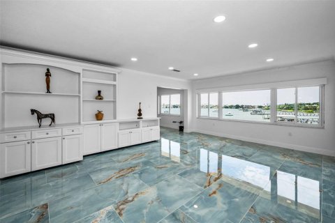 Condo in Belleair Bluffs, Florida, 2 bedrooms  № 1844960 - photo 15