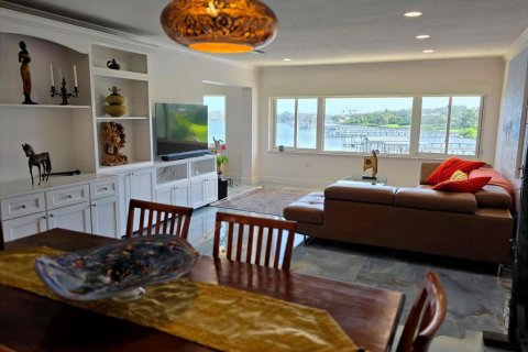 Condo in Belleair Bluffs, Florida, 2 bedrooms  № 1844960 - photo 21