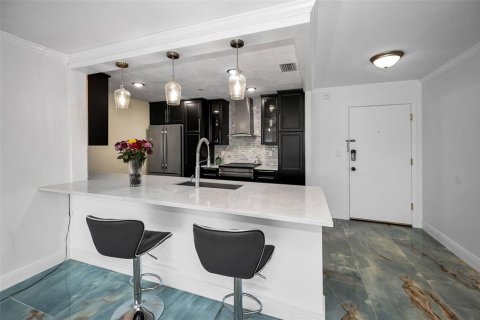 Condo in Belleair Bluffs, Florida, 2 bedrooms  № 1844960 - photo 6