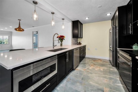 Condo in Belleair Bluffs, Florida, 2 bedrooms  № 1844960 - photo 4