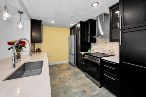 Condo in Belleair Bluffs, Florida, 2 bedrooms  № 1844960 - photo 7