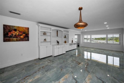 Condo in Belleair Bluffs, Florida, 2 bedrooms  № 1844960 - photo 13