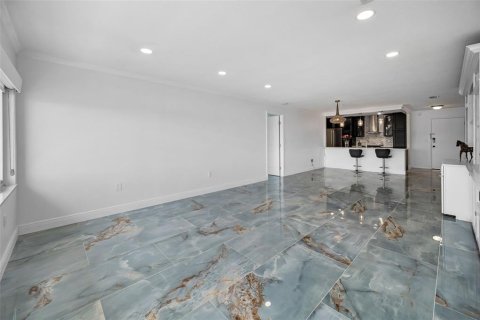 Condo in Belleair Bluffs, Florida, 2 bedrooms  № 1844960 - photo 22