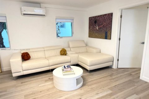 Condo in Miami Beach, Florida, 1 bedroom  № 1893311 - photo 6