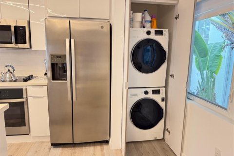 Condo in Miami Beach, Florida, 1 bedroom  № 1893311 - photo 8