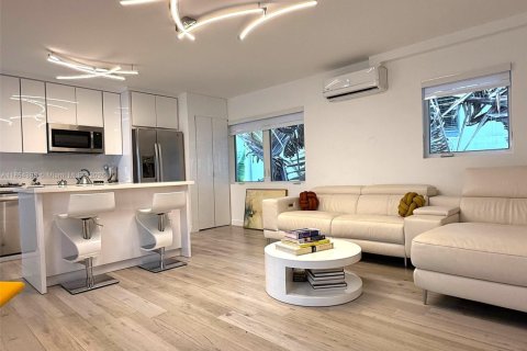 Condo in Miami Beach, Florida, 1 bedroom  № 1893311 - photo 3