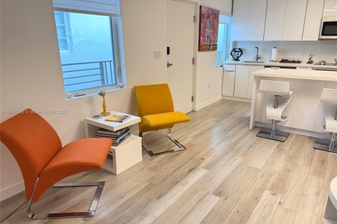 Condo in Miami Beach, Florida, 1 bedroom  № 1893311 - photo 10