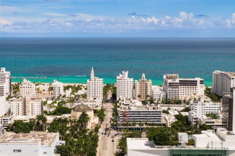 Condo in Miami Beach, Florida, 1 bedroom  № 1893311 - photo 2