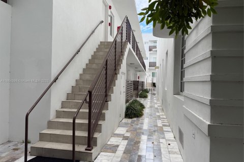 Condo in Miami Beach, Florida, 1 bedroom  № 1893311 - photo 17