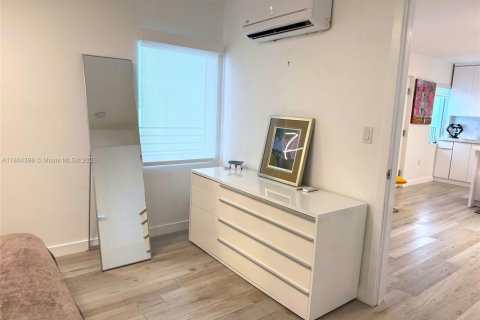 Condo in Miami Beach, Florida, 1 bedroom  № 1893311 - photo 15