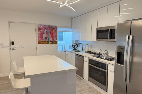 Condo in Miami Beach, Florida, 1 bedroom  № 1893311 - photo 11