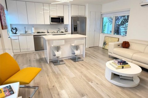 Condo in Miami Beach, Florida, 1 bedroom  № 1893311 - photo 7