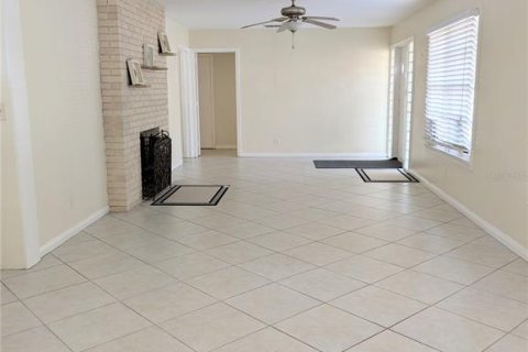 Villa ou maison à louer à Sarasota, Floride: 2 chambres, 126.72 m2 № 2388609 - photo 3