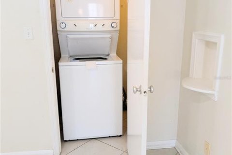 Villa ou maison à louer à Sarasota, Floride: 2 chambres, 126.72 m2 № 2388609 - photo 7