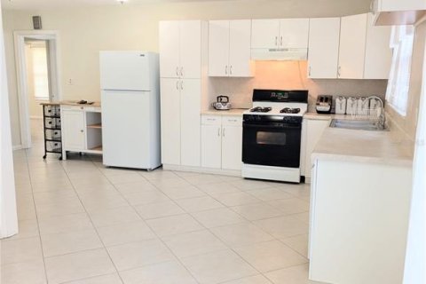 Villa ou maison à louer à Sarasota, Floride: 2 chambres, 126.72 m2 № 2388609 - photo 8