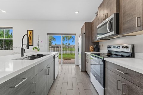 Touwnhouse à vendre à Homestead, Floride: 3 chambres, 151.24 m2 № 1945638 - photo 11