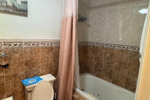 Copropriété à vendre à Miami, Floride: 2 chambres, 134.71 m2 № 2153308 - photo 25