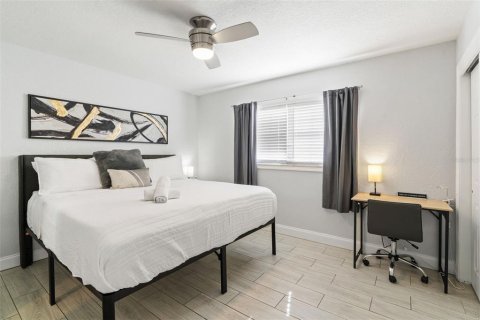 House in Tampa, Florida 3 bedrooms, 139.82 sq.m. № 1841812 - photo 24