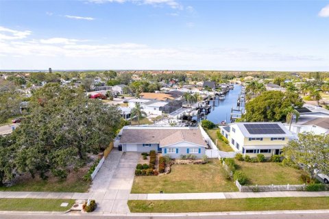 House in Tampa, Florida 3 bedrooms, 139.82 sq.m. № 1841812 - photo 2