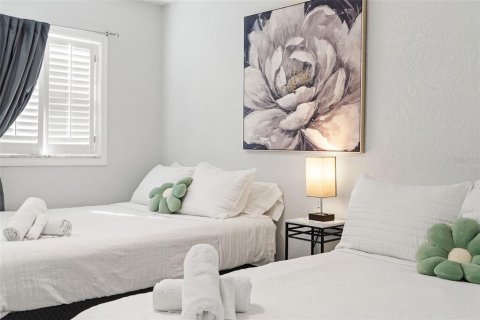 House in Tampa, Florida 3 bedrooms, 139.82 sq.m. № 1841812 - photo 28
