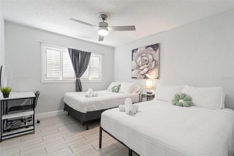 House in Tampa, Florida 3 bedrooms, 139.82 sq.m. № 1841812 - photo 27