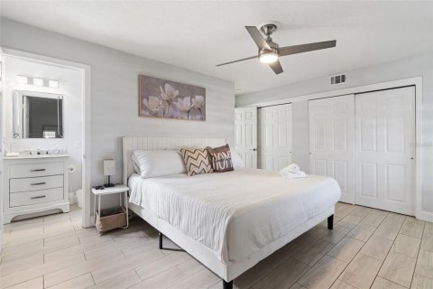 House in Tampa, Florida 3 bedrooms, 139.82 sq.m. № 1841812 - photo 20
