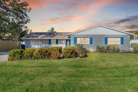 House in Tampa, Florida 3 bedrooms, 139.82 sq.m. № 1841812 - photo 1
