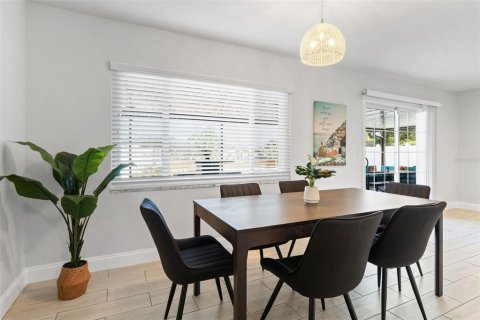 House in Tampa, Florida 3 bedrooms, 139.82 sq.m. № 1841812 - photo 19