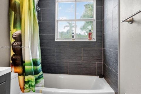 Adosado en venta en Miramar, Florida, 3 dormitorios, 114.73 m2 № 1966904 - foto 28