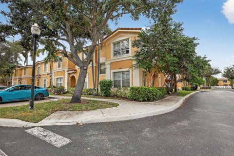 Adosado en venta en Miramar, Florida, 3 dormitorios, 114.73 m2 № 1966904 - foto 1