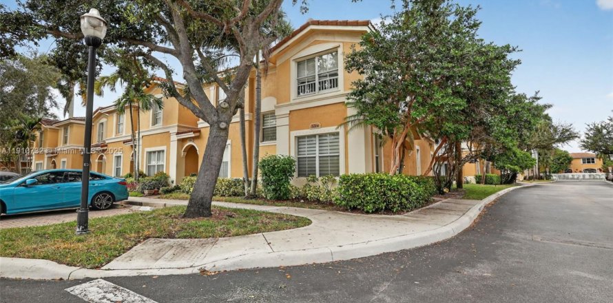 Adosado en Miramar, Florida 3 dormitorios, 114.73 m2 № 1966904