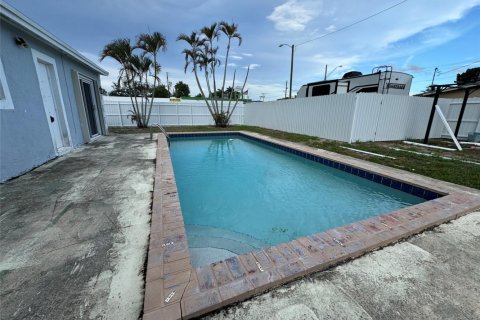 House in Hollywood, Florida 3 bedrooms № 1226999 - photo 1