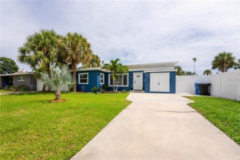 House in Saint Petersburg, Florida 3 bedrooms, 80.64 sq.m. № 1919852 - photo 2