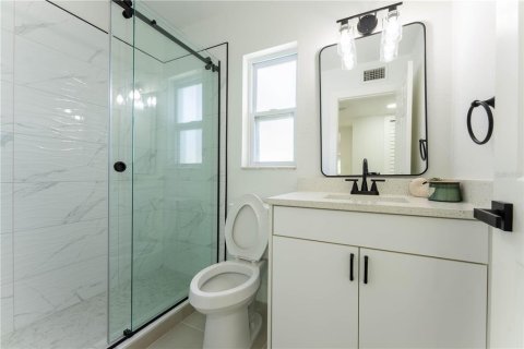 House in Saint Petersburg, Florida 3 bedrooms, 80.64 sq.m. № 1919852 - photo 14