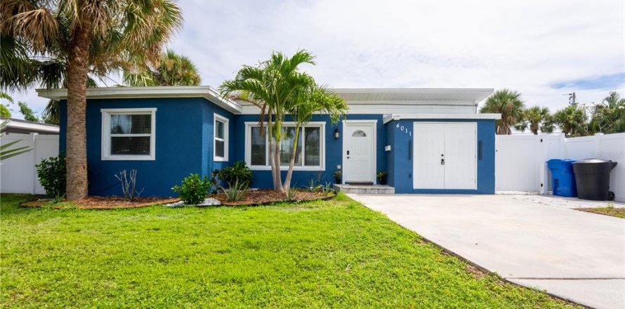 House in Saint Petersburg, Florida 3 bedrooms, 80.64 sq.m. № 1919852