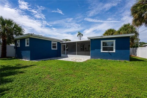 House in Saint Petersburg, Florida 3 bedrooms, 80.64 sq.m. № 1919852 - photo 30