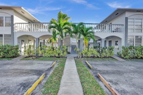 Copropriété à louer à Hollywood, Floride: 1 chambre, 62.99 m2 № 1942047 - photo 2