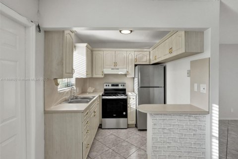 Copropriété à louer à Hollywood, Floride: 1 chambre, 62.99 m2 № 1942047 - photo 12