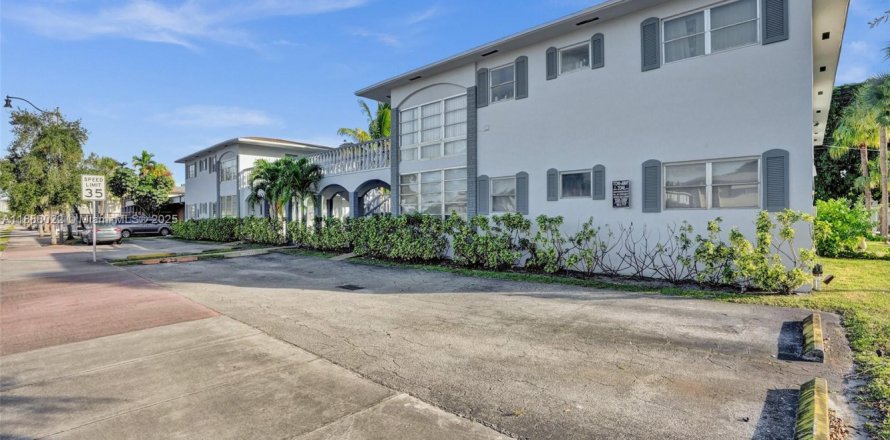 Condo à Hollywood, Floride, 1 chambre  № 1942047