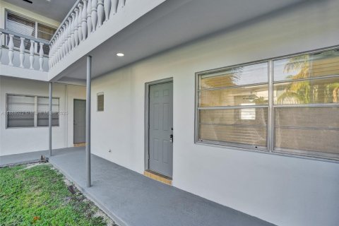 Copropriété à louer à Hollywood, Floride: 1 chambre, 62.99 m2 № 1942047 - photo 4