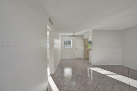 Copropriété à louer à Hollywood, Floride: 1 chambre, 62.99 m2 № 1942047 - photo 6
