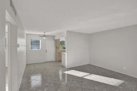 Copropriété à louer à Hollywood, Floride: 1 chambre, 62.99 m2 № 1942047 - photo 7
