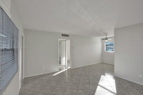 Copropriété à louer à Hollywood, Floride: 1 chambre, 62.99 m2 № 1942047 - photo 9