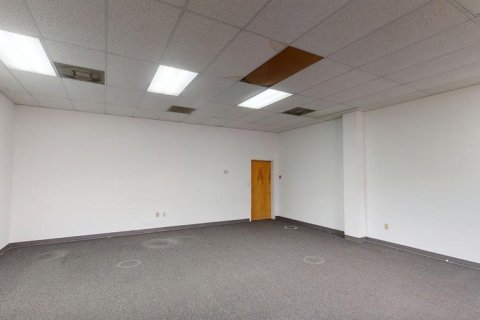 Immobilier commercial à louer à Sanford, Floride: 133.78 m2 № 2103208 - photo 5