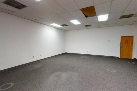 Immobilier commercial à louer à Sanford, Floride: 133.78 m2 № 2103208 - photo 4