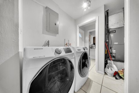 Villa ou maison à vendre à Miramar, Floride: 3 chambres, 164.62 m2 № 2426806 - photo 23