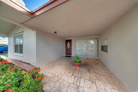 Villa ou maison à vendre à Miramar, Floride: 3 chambres, 164.62 m2 № 2426806 - photo 4